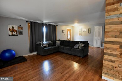 240 Washington Rd, Bechtelsville, PA 19505 - photo 4