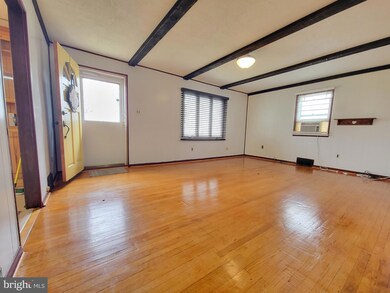 621 Glencroft Cir, Folcroft, PA 19032 - photo 4