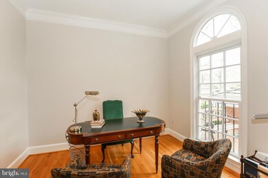 9410 Turnberry Dr, Potomac, MD 20854 - photo 4