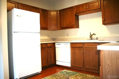 Shore Gate Village Grand Condominium unit 109, South Amboy, NJ 08879 - photo 7