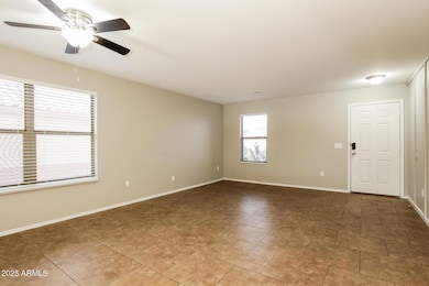 002-photo-living-room-12296544