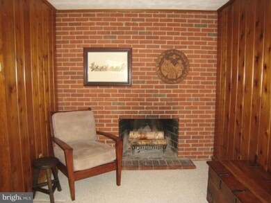 3600 Whispering Ln, Falls Church, VA 22041 - photo 3