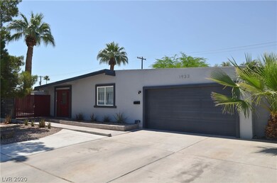 1933 Golden Arrow Dr, Las Vegas, NV 89169 - photo 2