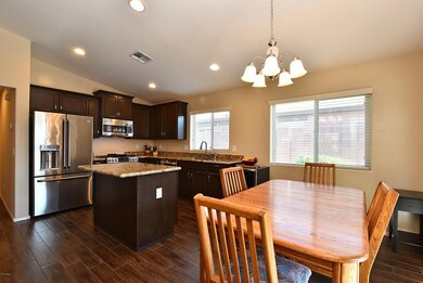 Kitchen & Dining