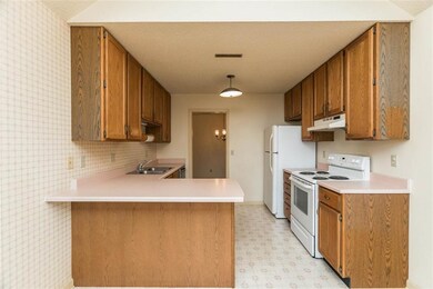 3608 Foxborough Terrace NE unit C, Cedar Rapids, IA 52402 - photo 7