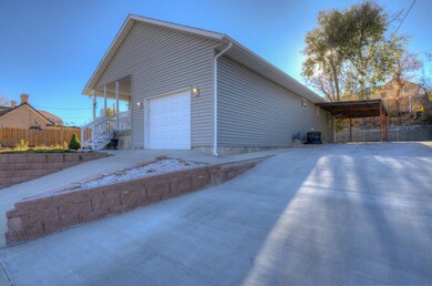 Exterior Front-11