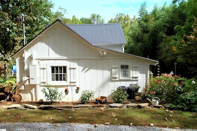 289 Carson St, Tryon, NC 28782 - photo 2