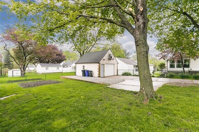 2110 Johnson Ave NW, Cedar Rapids, IA 52405 - photo 4