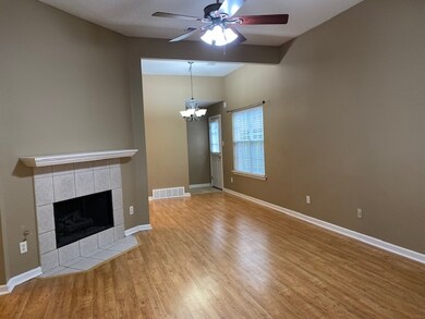 Vented Gas Fireplace w/ gas starter and gas logs