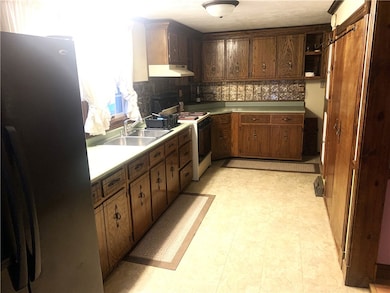 7 Michaels St, Pana, IL 62557 - photo 3