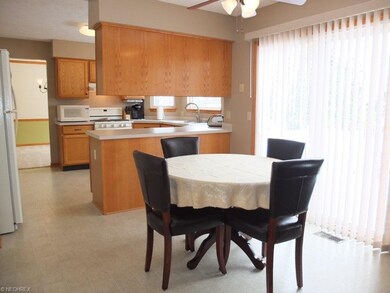 Kitchen has dinette and pantry, too!