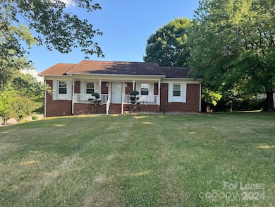 928 Thomas St, Statesville, NC 28677 - photo 3