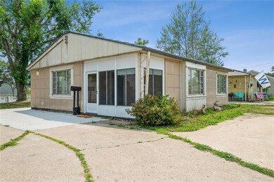 2003 Williams Blvd SW, Cedar Rapids, IA 52404 - photo 2