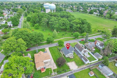 401 Demorest Rd, Columbus, OH 43204 - photo 2