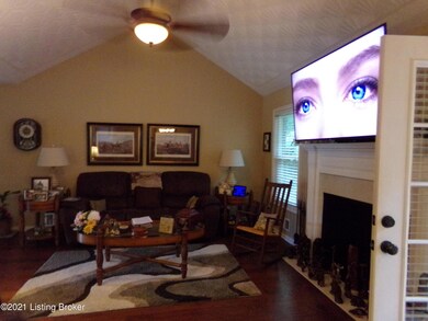 7008 Catalpa Springs Dr, Louisville, KY 40228 - photo 5