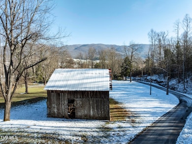 124 Dugger Branch Rd, Elizabethton, TN 37643 - photo 2