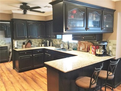 12005 Camelot Ct, Oklahoma City, OK 73120 - photo 4