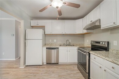 512 Doak St, Greensboro, NC 27406 - photo 7