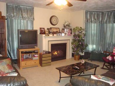 Living Room. Spacious Living Room with Bay Window 