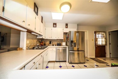 237 Lakeview Acres Dr, Collinsville, IL 62234 - photo 4