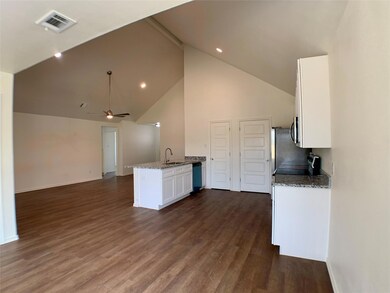 813 Pease River Dr, Granbury, TX 76048 - photo 4