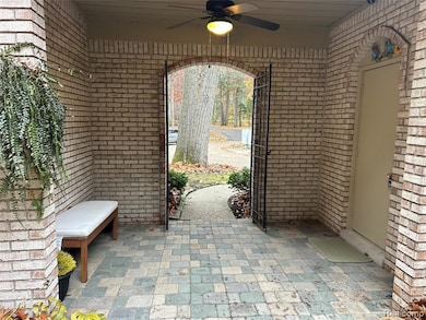 1285 Greenglen Ct, Bloomfield Hills, MI 48304 - photo 2