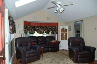 2 Center St, Carver, MA 02330 - photo 4