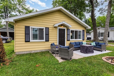 6789 E Houghton Lake Dr, Houghton Lake, MI 48629 - photo 3