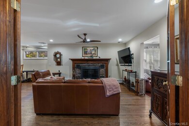 931 Mckinley St, Peekskill, NY 10566 - photo 5