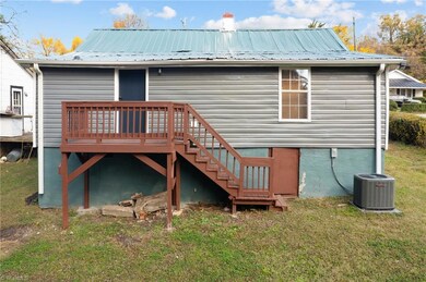 153 Ridge St, Reidsville, NC 27320 - photo 4