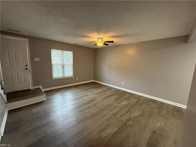 906 Seabreeze Ct, Chesapeake, VA 23320 - photo 4