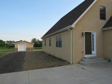 2 house and out bldg