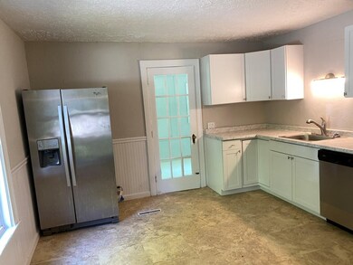 32 Turnpike St, Pembroke, NH 03275 - photo 5