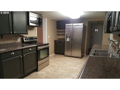 539 W Main St, Sheridan, OR 97378 - photo 7