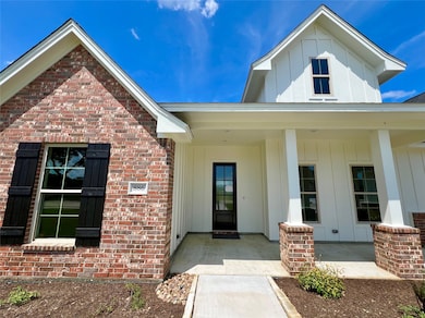 886 Oak Ridge Dr, Angleton, TX 77515 - photo 2