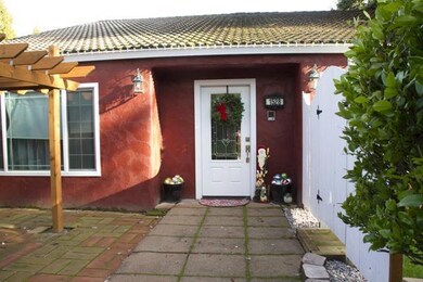 1528 NW B St, Grants Pass, OR 97526 - photo 3