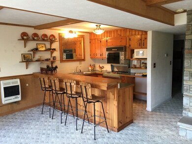 Entry Lev kitchen