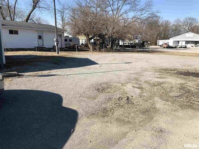 800 W Poplar St, Harrisburg, IL 62946 - photo 3