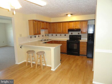 6008 Tree Swallow Ct, Columbia, MD 21044 - photo 3