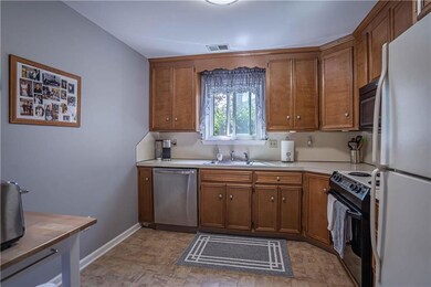 938 Cold Spring Rd unit 3, Allentown, PA 18103 - photo 3