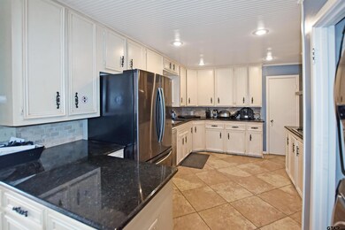 3126 Curtis Dr, Tyler, TX 75701 - photo 3