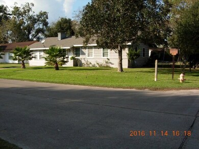 2521 1st St, Bay City, TX 77414 - photo 2