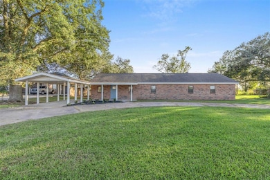 1049 Lake Land St, Lake Charles, LA 70605 - photo 2