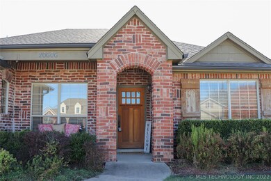 Entrance/Covered Porch