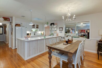 Kitchen/Dining Combo