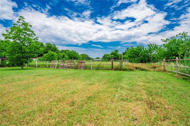 124 Clay Ct, Springtown, TX 76082 - photo 6