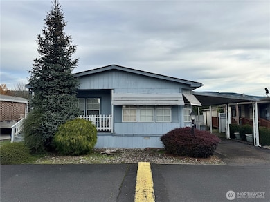 2388 Sparrow Loop unit 155, Kelso, WA 98626 - photo 2