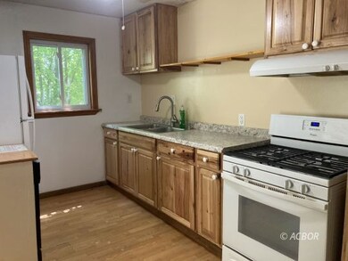 39 1st St, Athens, OH 45701 - photo 4