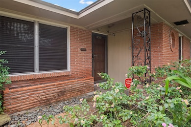 1414 Monarch Oaks St, Houston, TX 77055 - photo 2