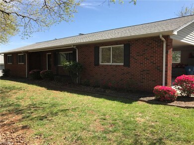 5019 Grandover Pkwy, Greensboro, NC 27407 - photo 2